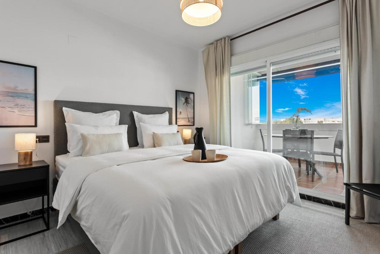 Modern Apartment - 2 Bedrooms, Beachside - Puerto Banus Marbellac Extérieur photo