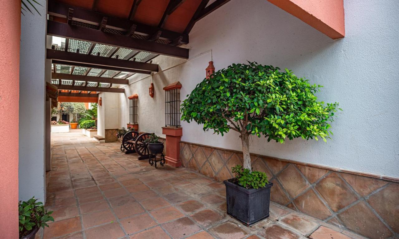 Modern Apartment - 2 Bedrooms, Beachside - Puerto Banus Marbellac Extérieur photo