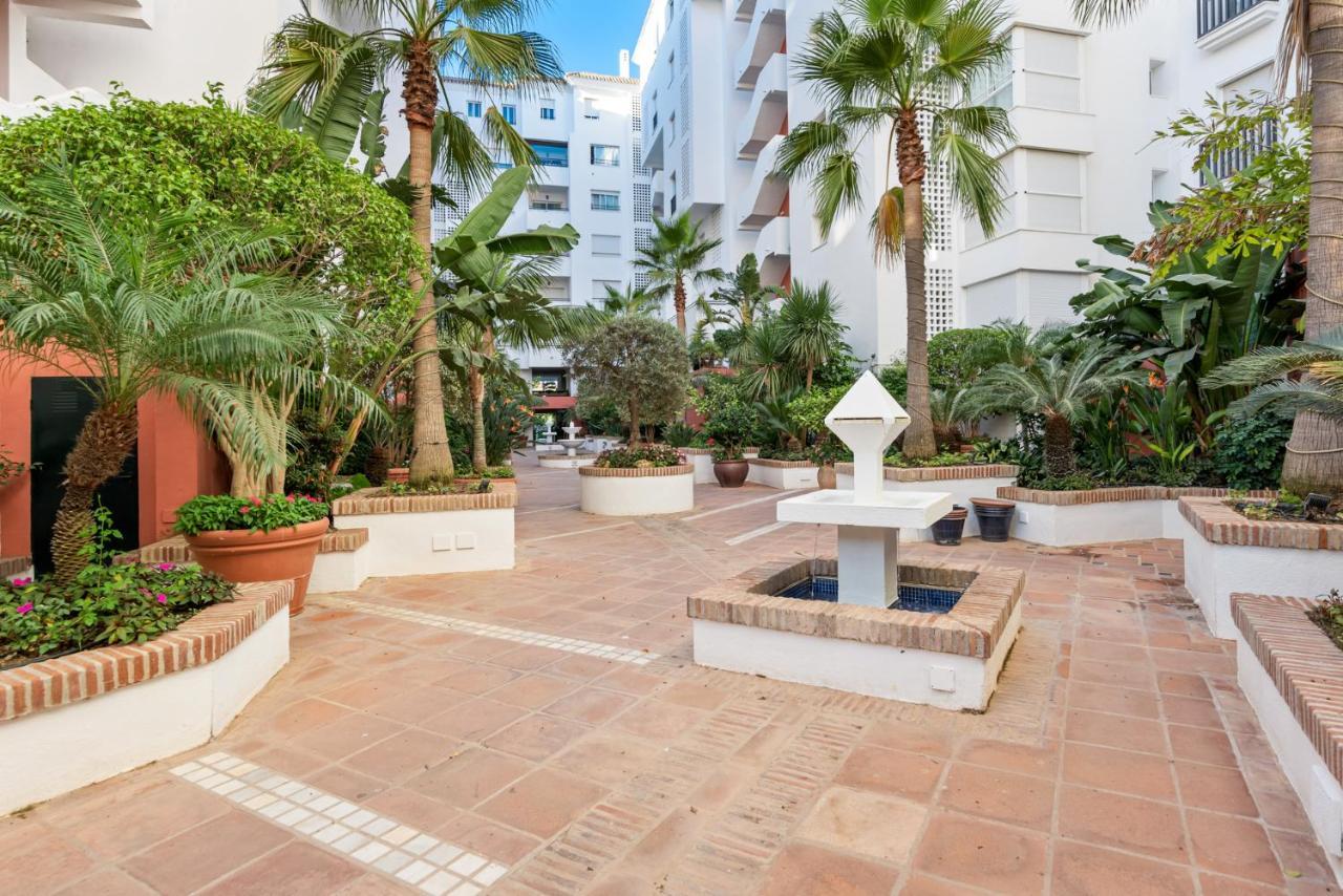Modern Apartment - 2 Bedrooms, Beachside - Puerto Banus Marbellac Extérieur photo